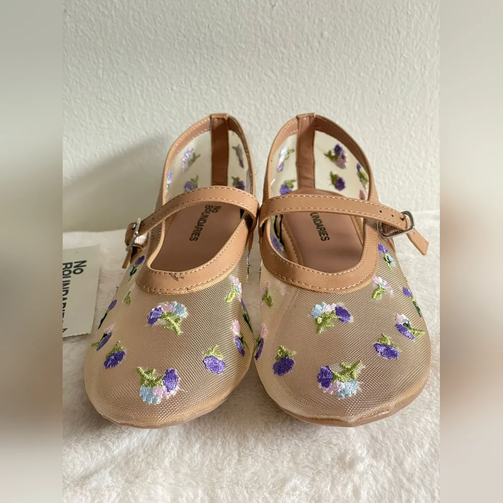 No Boundaries Floral Embroidered Women's Shoes - Tan - Picture 2 of 7